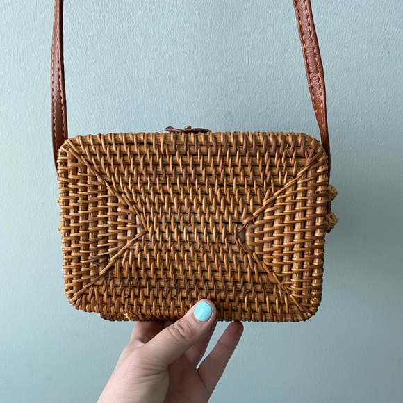 Wicker Shell Purse - Picture 5 of 5